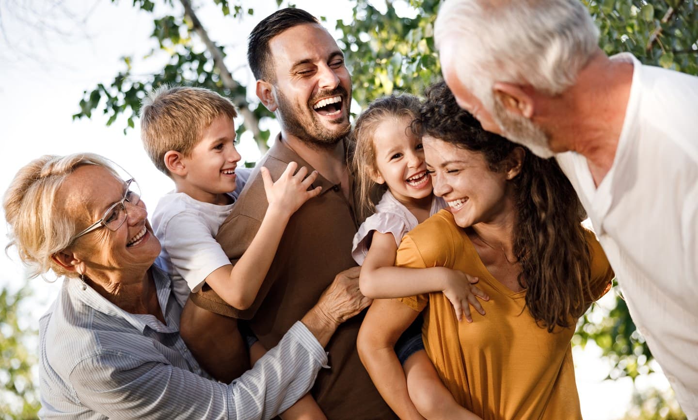 Famiglia che festeggia insieme